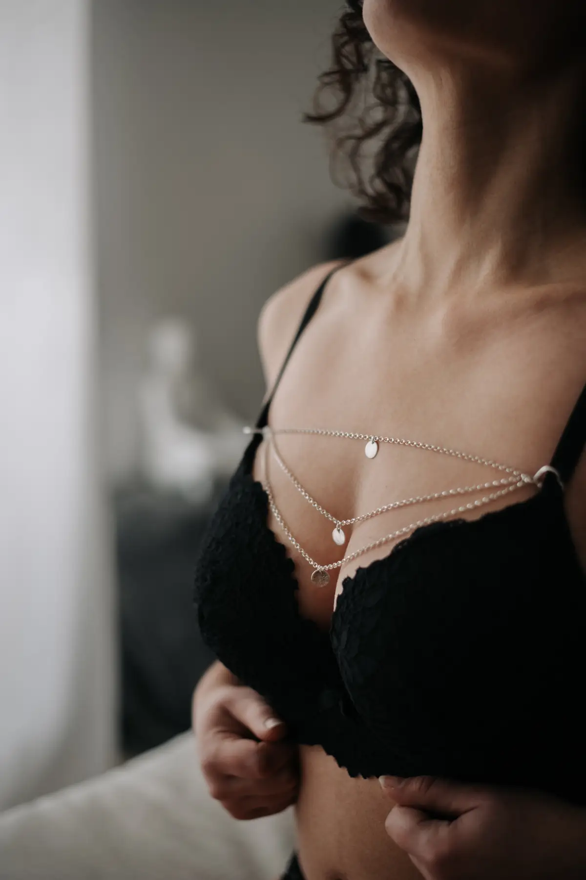 bijou de lingerie trois chaines en argent artisanal dentelle